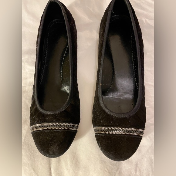 Vaneli Velvet Flats with Chain Detail - Picture 2 of 3